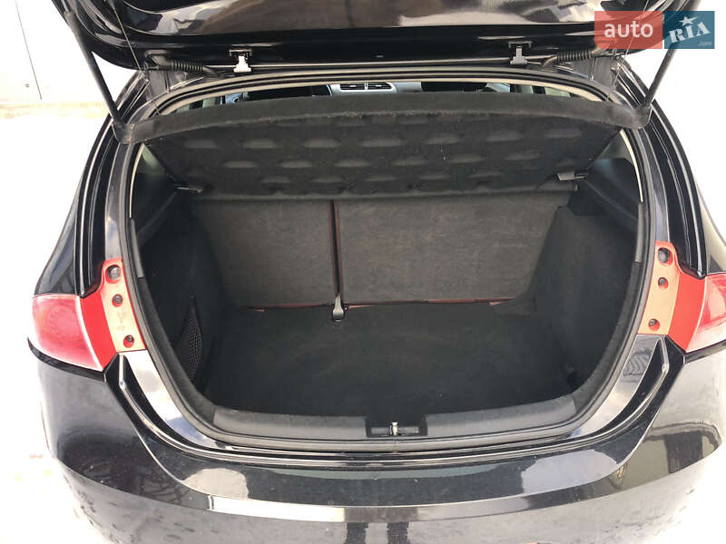 Хэтчбек SEAT Leon 2006 в Радивилове