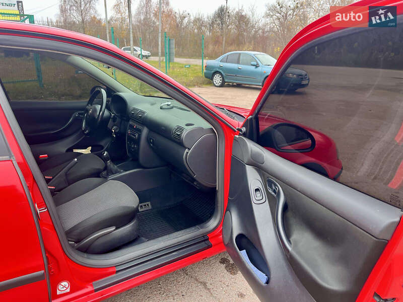 Хэтчбек SEAT Leon 2003 в Киеве