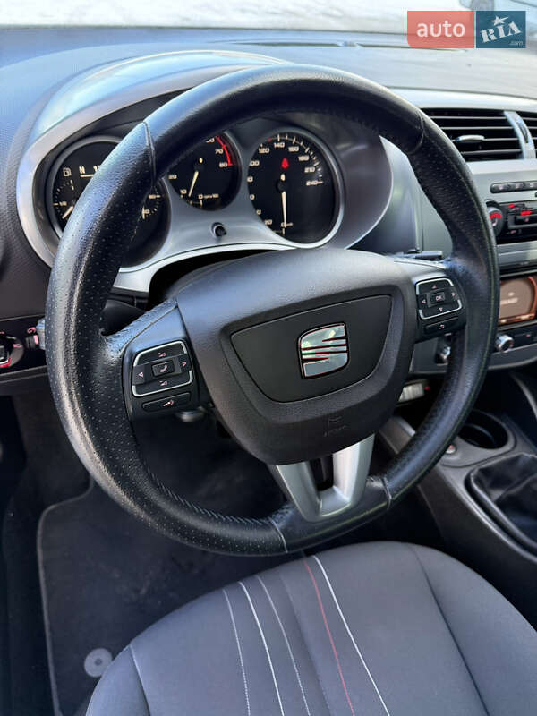 Хэтчбек SEAT Leon 2011 в Луцке