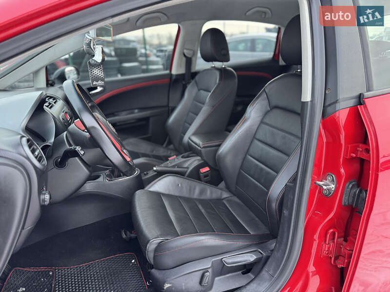 Хэтчбек SEAT Leon 2006 в Киеве