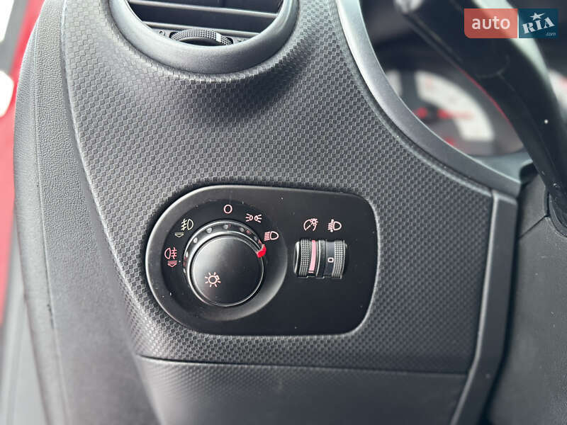 Хэтчбек SEAT Leon 2006 в Киеве