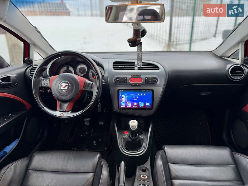 Хэтчбек SEAT Leon 2006 в Киеве