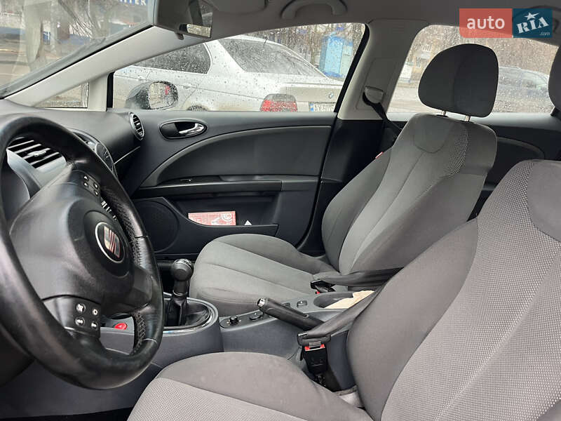 Хэтчбек SEAT Leon 2006 в Харькове