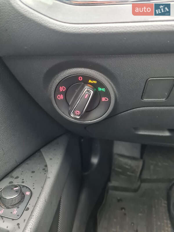 Хэтчбек SEAT Leon 2015 в Киеве