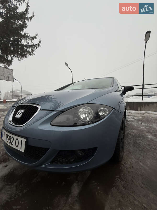 Хэтчбек SEAT Leon 2005 в Корсуне-Шевченковском