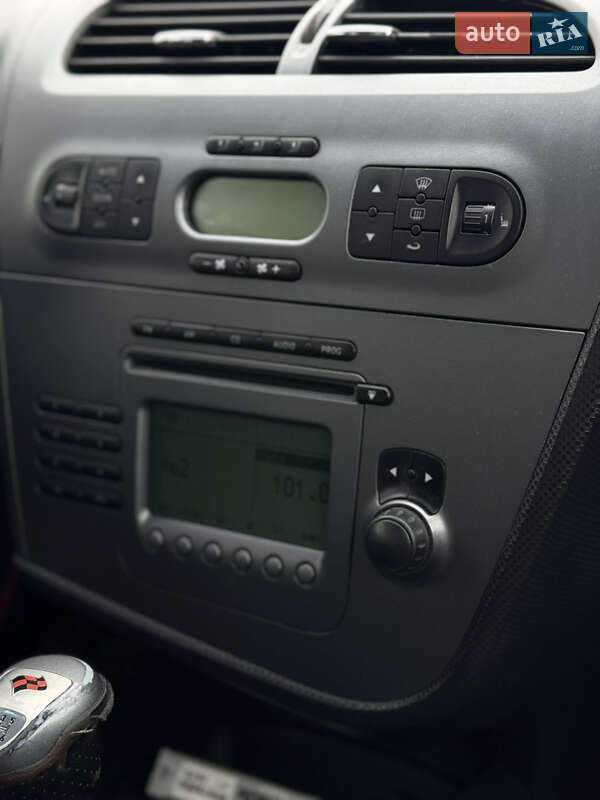 Хэтчбек SEAT Leon 2005 в Корсуне-Шевченковском