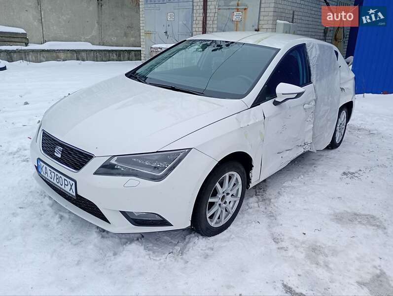 Хэтчбек SEAT Leon 2015 в Киеве