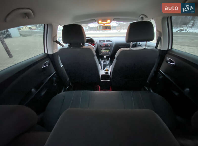 Хэтчбек SEAT Leon 2012 в Ивано-Франковске