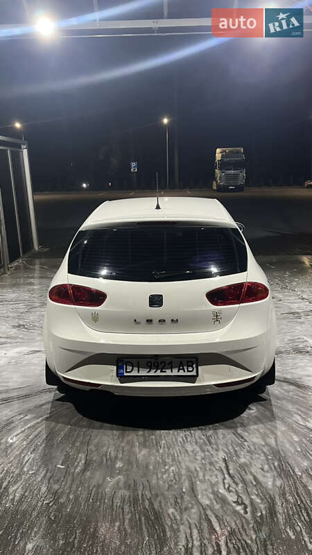 Хэтчбек SEAT Leon 2011 в Маневичах