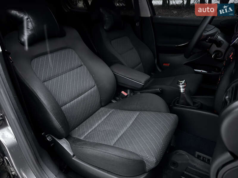 Хэтчбек SEAT Leon 2004 в Каменском фото 40 Хэтчбек SEAT Leon 2004 в Каменском