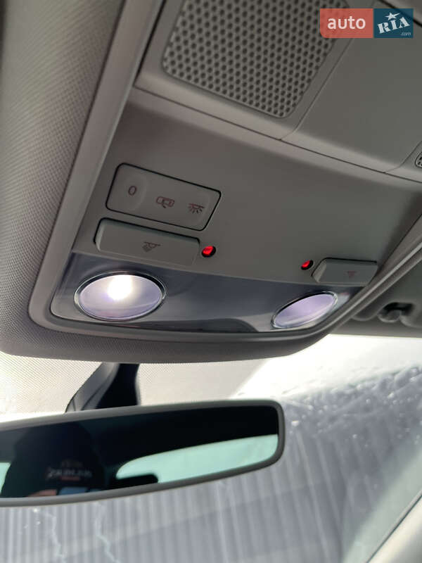 Хэтчбек SEAT Leon 2017 в Киеве