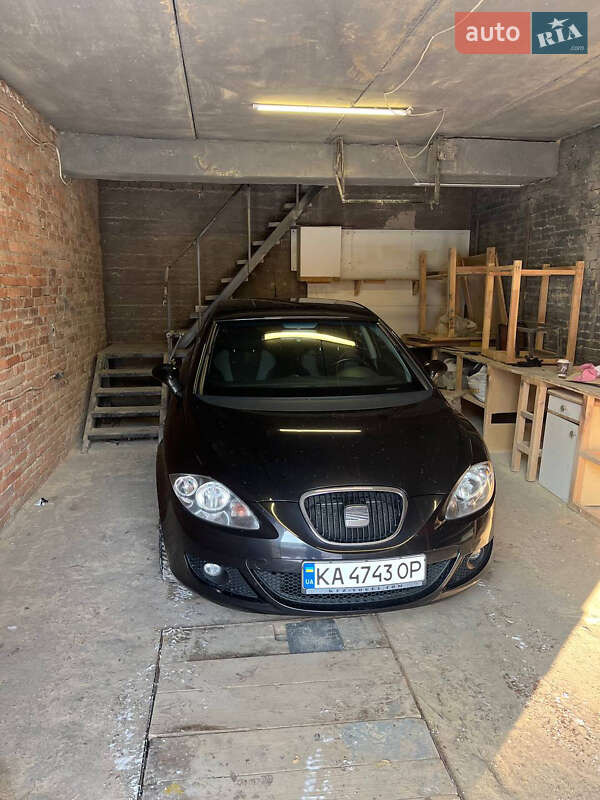 Хэтчбек SEAT Leon 2008 в Киеве