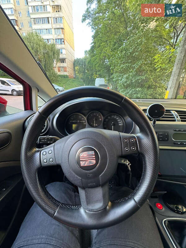 Хэтчбек SEAT Leon 2006 в Киеве