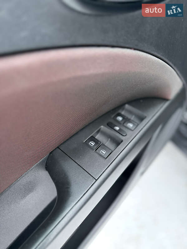 Хэтчбек SEAT Leon 2006 в Луцке