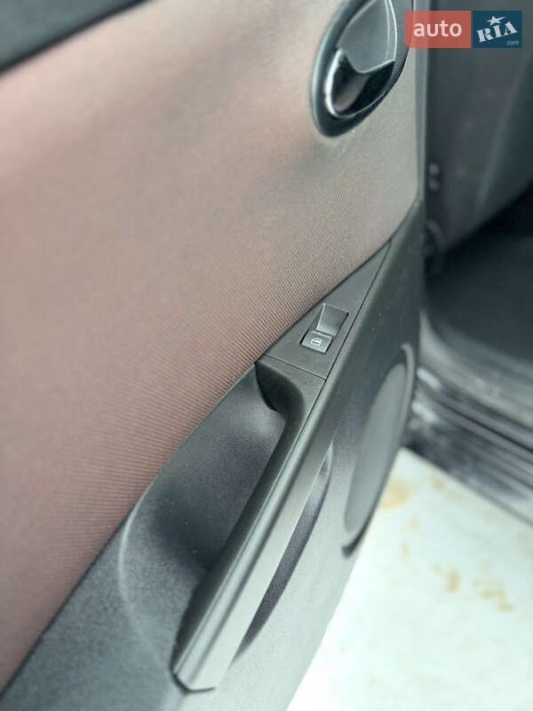 Хэтчбек SEAT Leon 2006 в Луцке