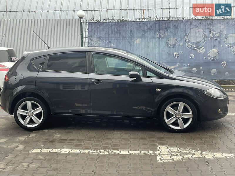 Хэтчбек SEAT Leon 2007 в Житомире