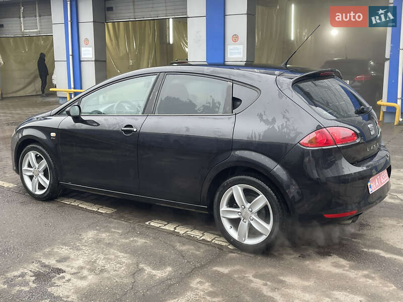 Хэтчбек SEAT Leon 2007 в Житомире
