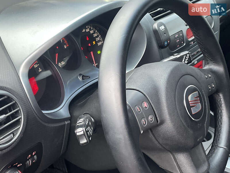 Хэтчбек SEAT Leon 2007 в Житомире