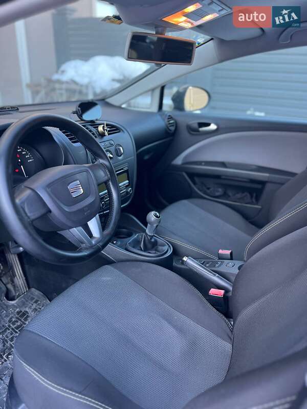 Хэтчбек SEAT Leon 2011 в Львове