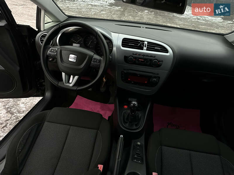 Хетчбек SEAT Leon 2009 в Кам'янському