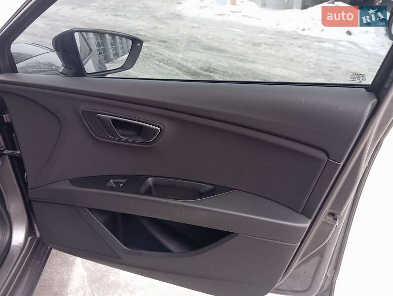 Хэтчбек SEAT Leon 2015 в Киеве