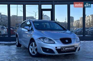 Хэтчбек SEAT Leon 2010 в Киеве