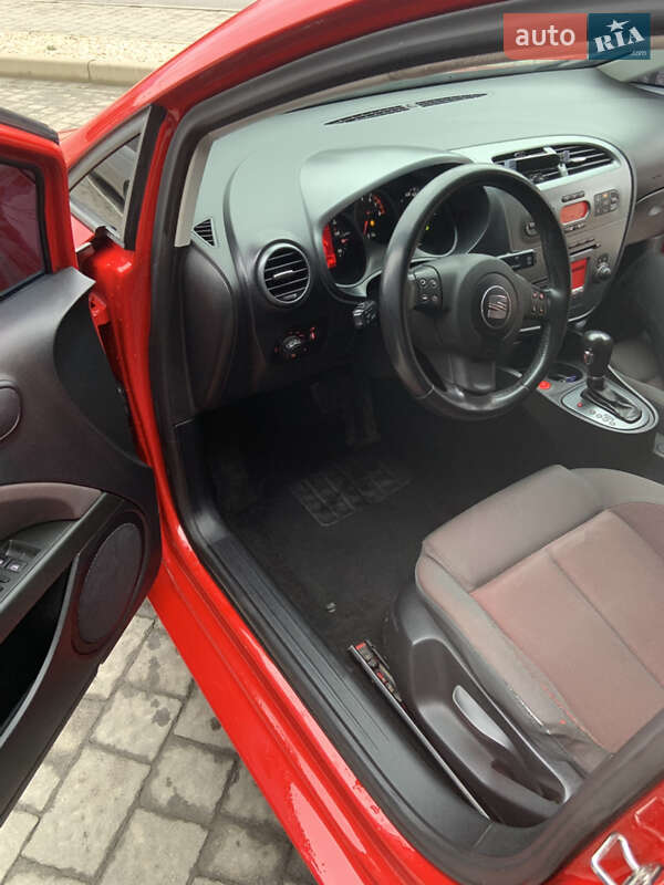 Хэтчбек SEAT Leon 2006 в Ужгороде