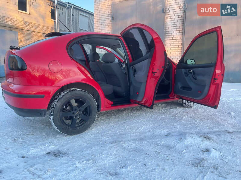 Хетчбек SEAT Leon 2000 в Дніпрі