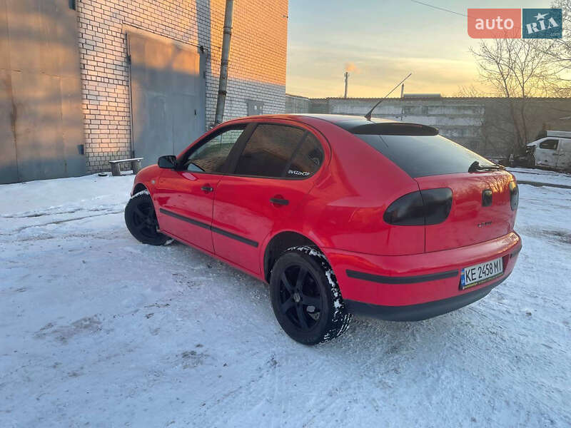 Хетчбек SEAT Leon 2000 в Дніпрі