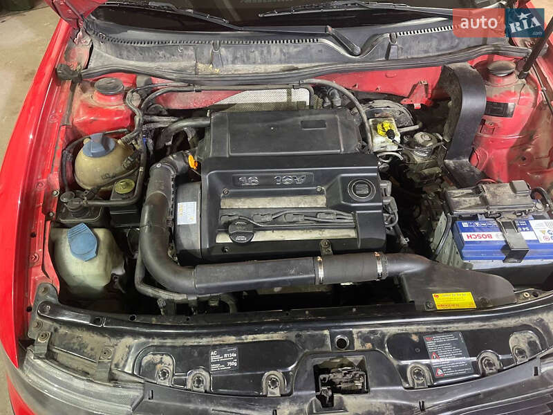 Хетчбек SEAT Leon 2000 в Дніпрі