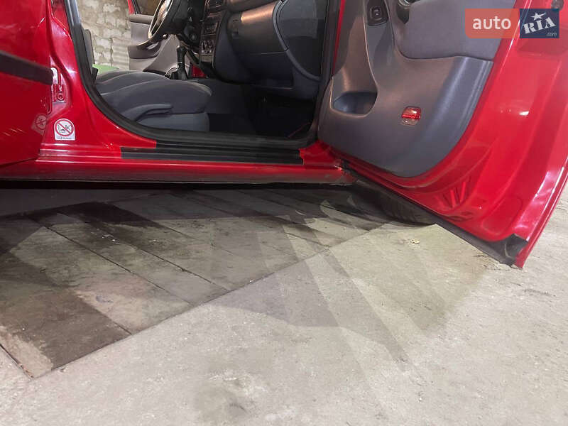 Хетчбек SEAT Leon 2000 в Дніпрі