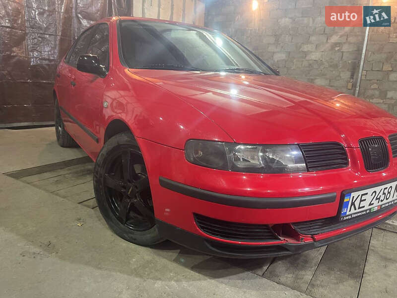 Хетчбек SEAT Leon 2000 в Дніпрі