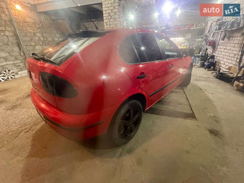 Хетчбек SEAT Leon 2000 в Дніпрі