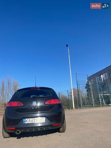 Хэтчбек SEAT Leon 2006 в Коростене
