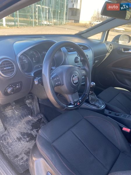 Хэтчбек SEAT Leon 2006 в Коростене