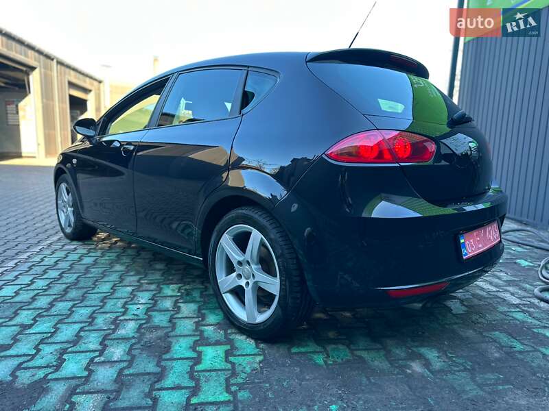 Хэтчбек SEAT Leon 2010 в Каменском