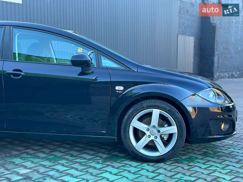 Хэтчбек SEAT Leon 2010 в Каменском