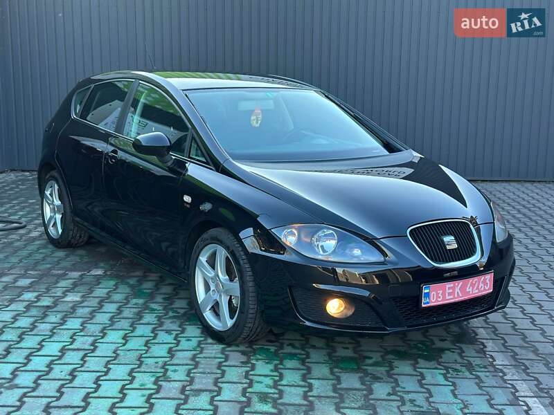 Хэтчбек SEAT Leon 2010 в Каменском