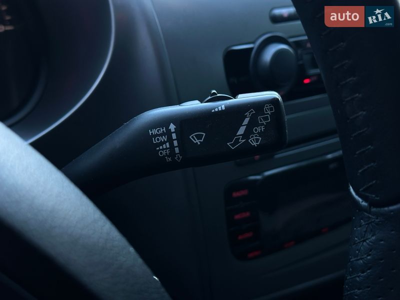 Хэтчбек SEAT Leon 2010 в Каменском