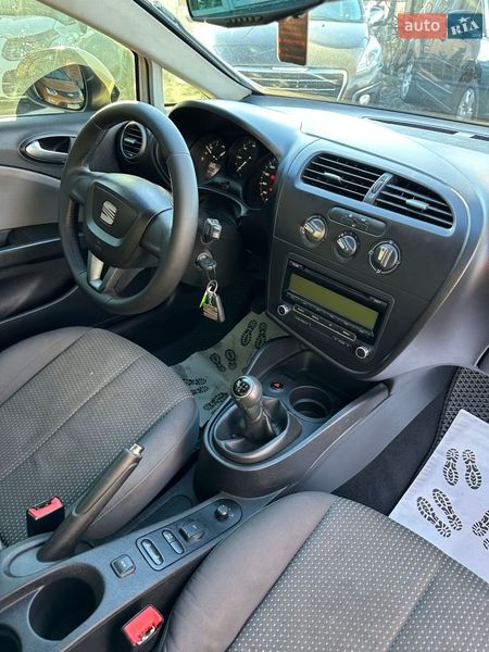 Хэтчбек SEAT Leon 2011 в Смеле