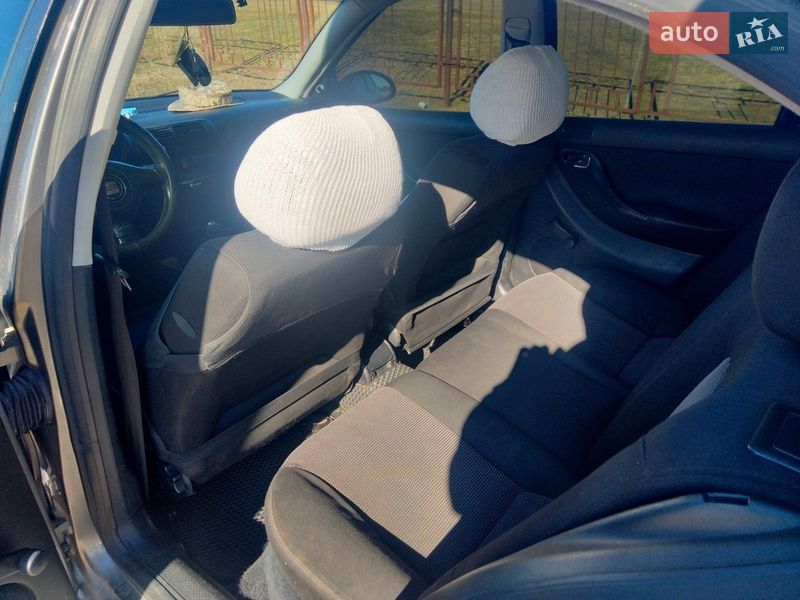 Хетчбек SEAT Leon 2003 в Дніпрі