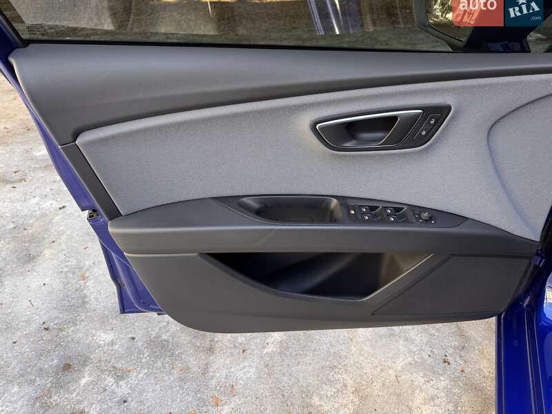 Хэтчбек SEAT Leon 2017 в Киеве