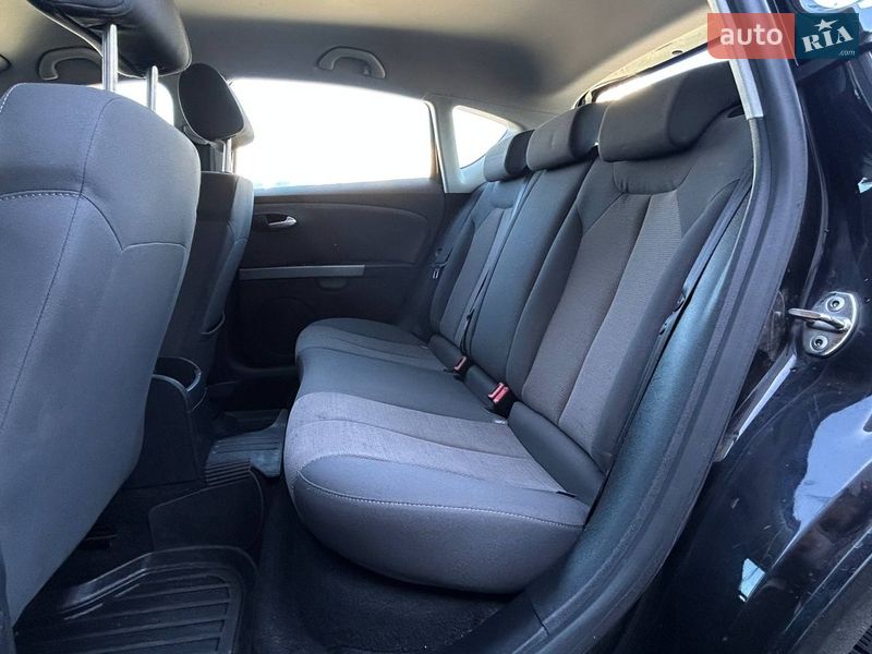 Хэтчбек SEAT Leon 2010 в Киеве