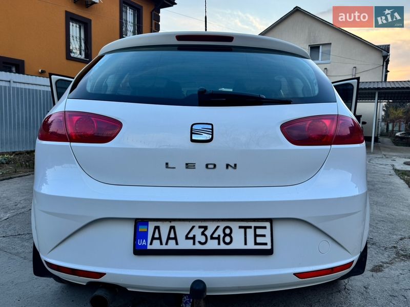 Хетчбек SEAT Leon 2011 в Вишневому фото 7 Хетчбек SEAT Leon 2011 в Вишневому