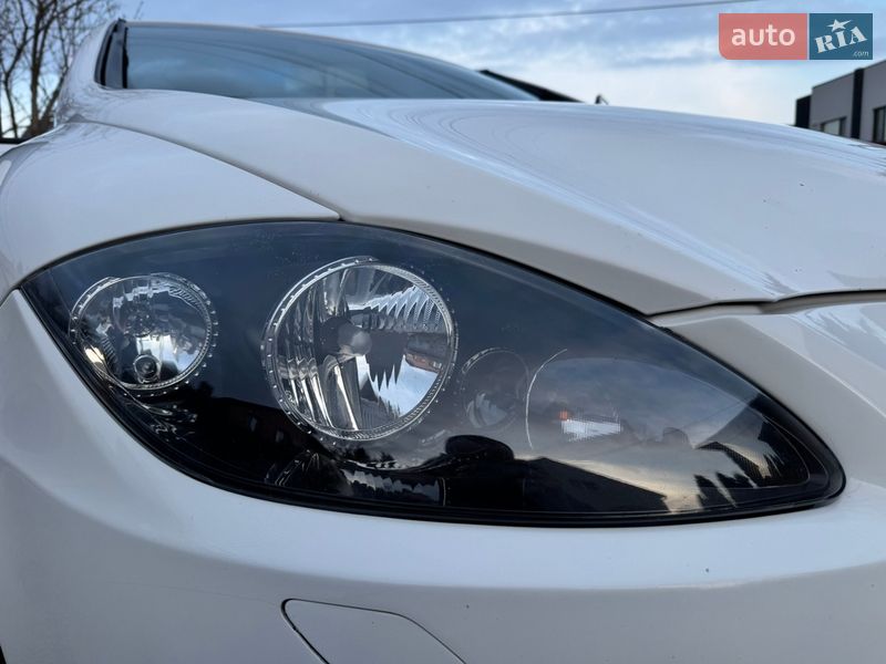 Хетчбек SEAT Leon 2011 в Вишневому фото 9 Хетчбек SEAT Leon 2011 в Вишневому