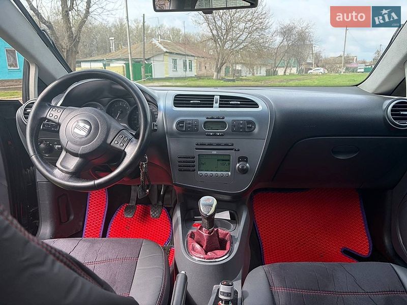 Хэтчбек SEAT Leon 2007 в Козельце