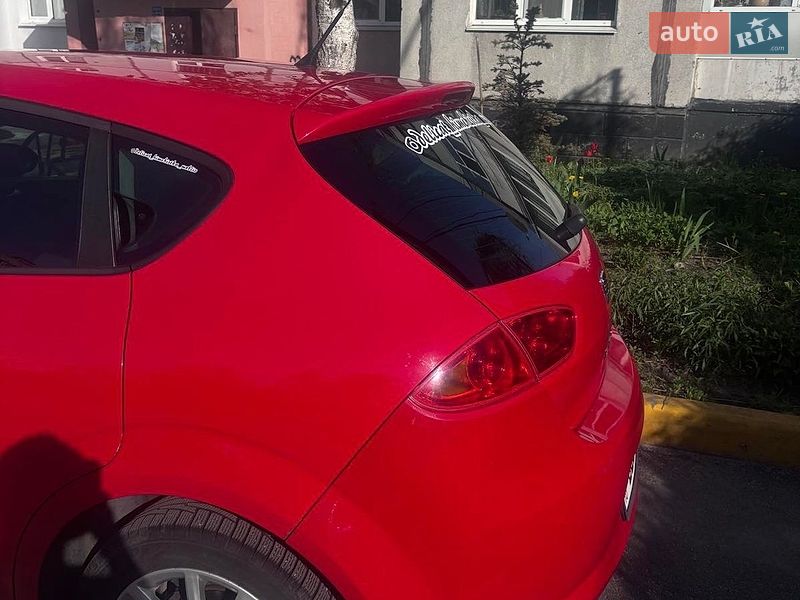 Хэтчбек SEAT Leon 2011 в Обухове