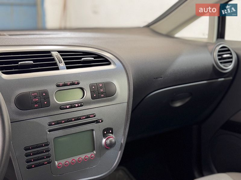 Хэтчбек SEAT Leon 2006 в Стрые