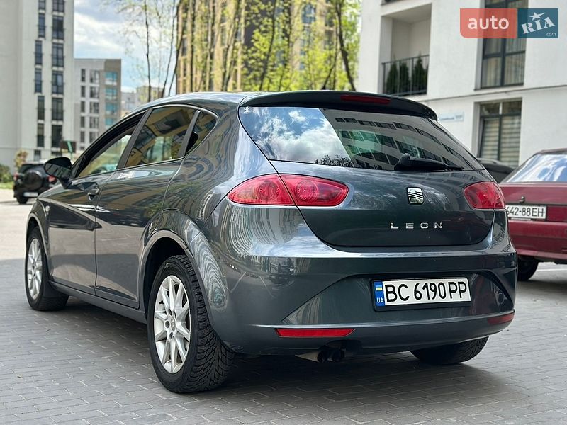 Хэтчбек SEAT Leon 2011 в Львове