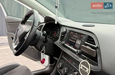 Хэтчбек SEAT Leon 2015 в Самборе